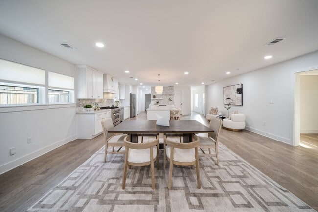 Building Photo - 2501 Briarhurst Dr