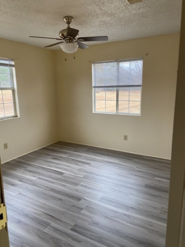 Building Photo - 22 Peaceful Valley Ln