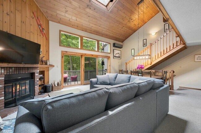 Building Photo - 6 Ridge Rd