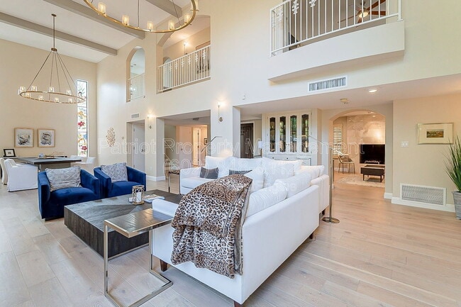 Building Photo - 8602 E Vista Del Lago