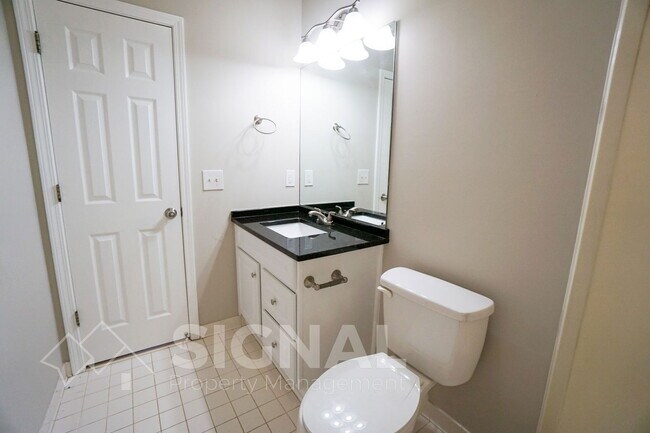 Building Photo - 2825-2827 7 Oaks Cir