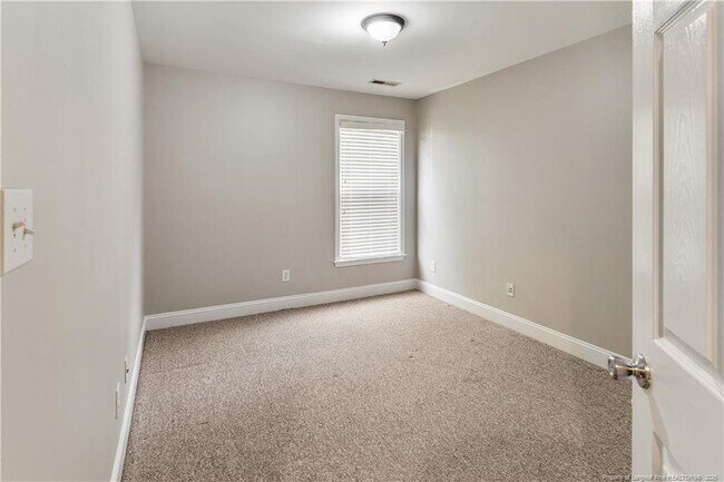 Building Photo - 136 Cottswold Ln