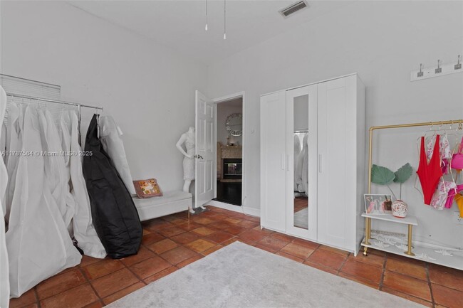 Building Photo - 2280 SW 16th Ct