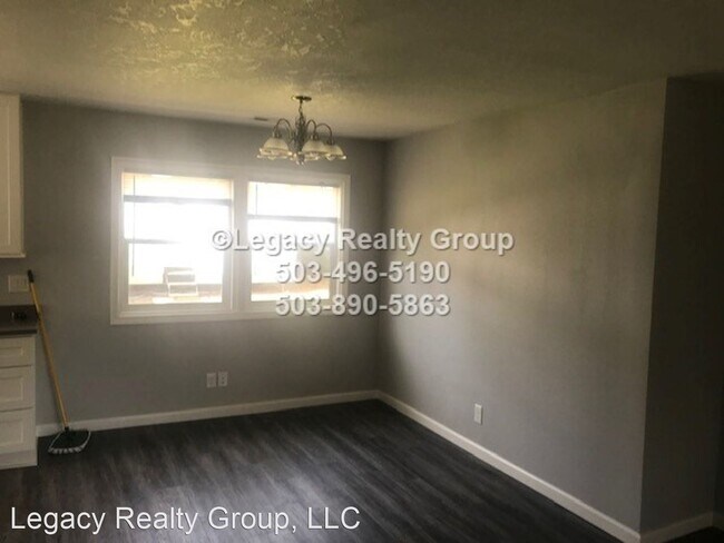 Building Photo - 4 br, 2 bath House - 3935 SE Harrison St