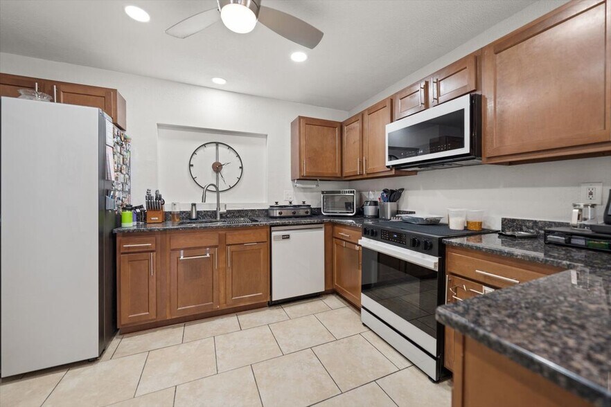 Building Photo - 2314 W Dewey St