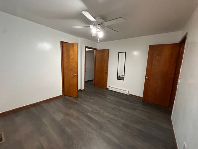 Building Photo - Welcome to this gem located in the heart of Perry township!