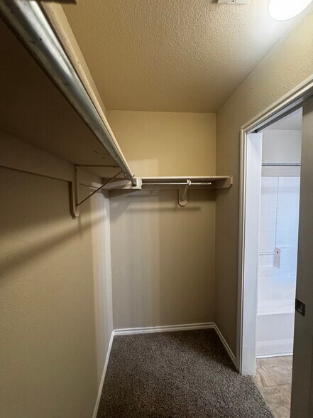 Building Photo - 380 Woodgrove Dr