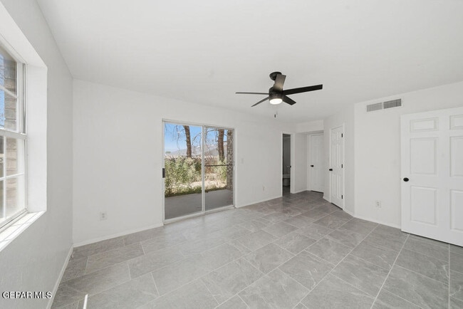 Building Photo - 821 Los Lagos Way