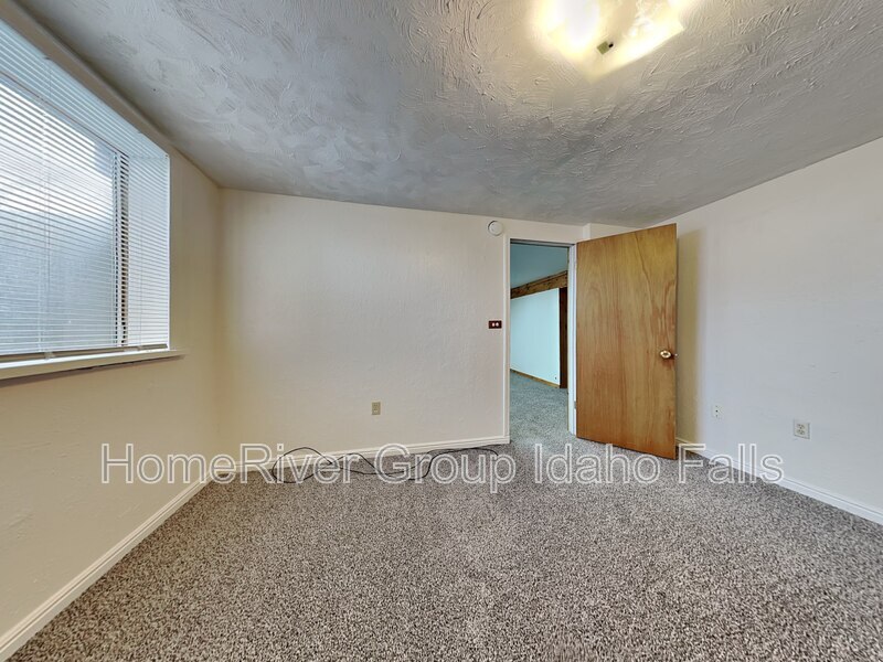 Building Photo - 420 8th St
