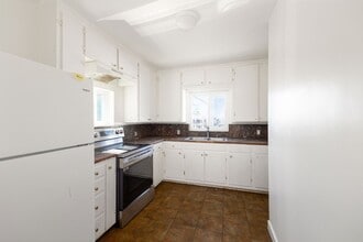 Building Photo - 634-634 A Ave