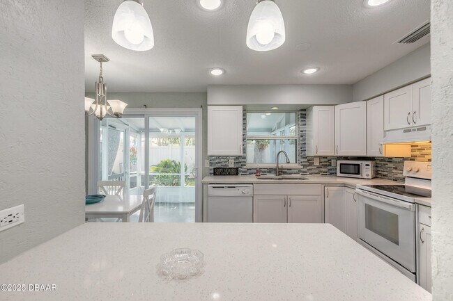 Building Photo - 5028 Palmetto St