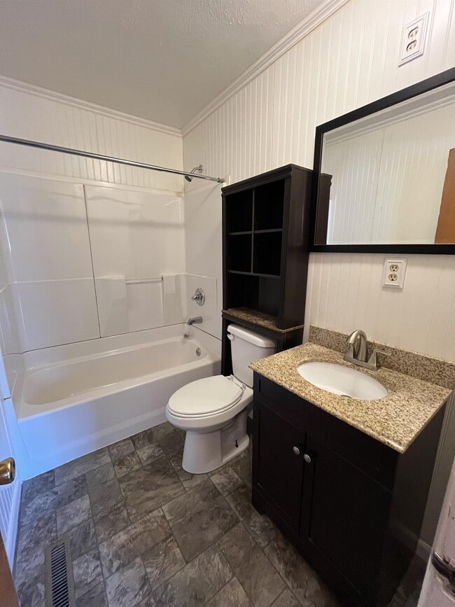 Building Photo - 1001 E 5th Ave