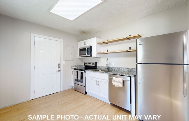 Building Photo - Updated 2 Bedroom Jacksonville Heights Apa...