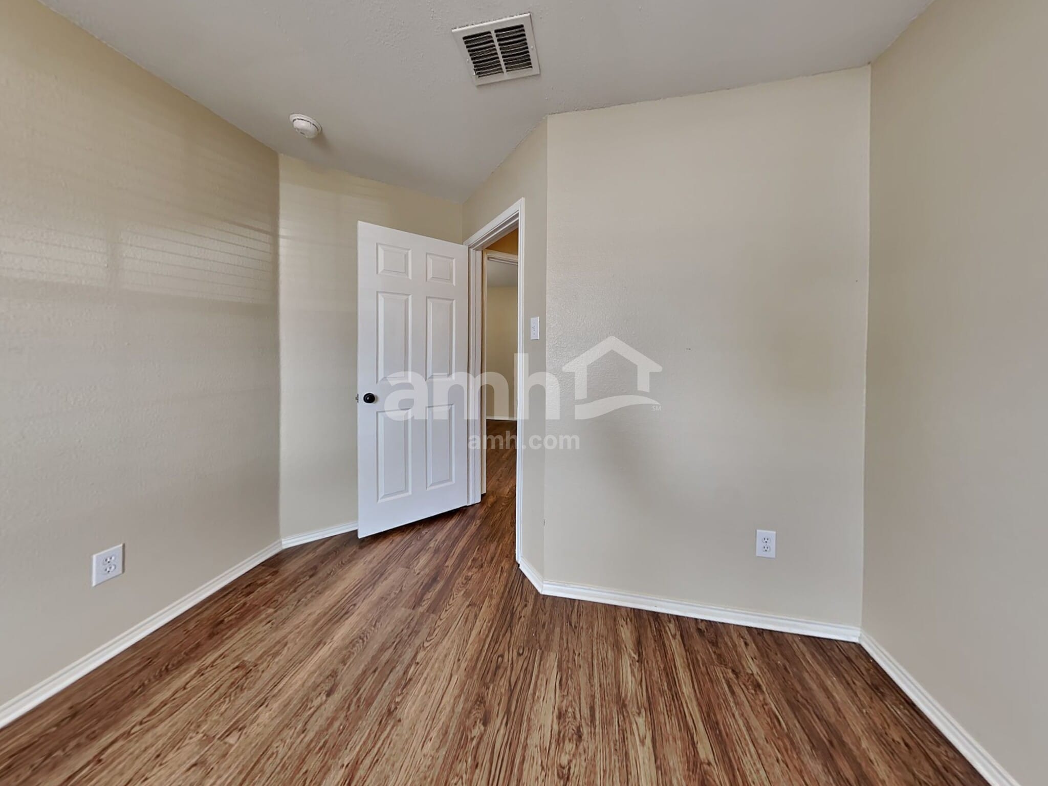 Building Photo - 2020 Fairview Dr