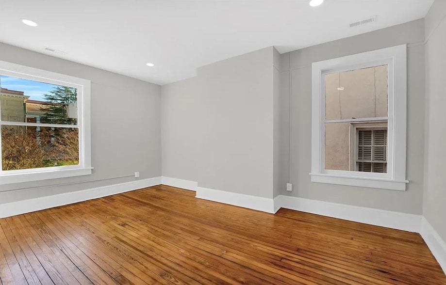 Building Photo - 507 W Washington St