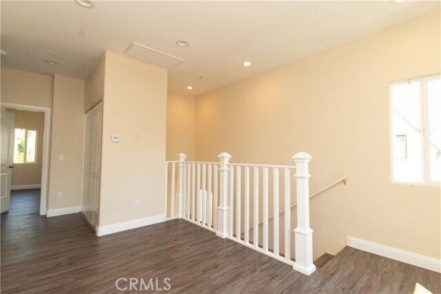 Building Photo - 9246 Cedros Ave