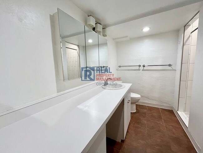 Building Photo - 565 S Ogden St