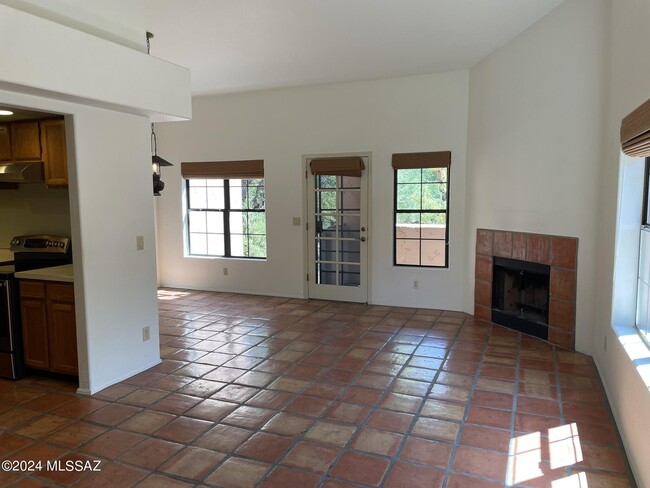 Building Photo - 5380 N Calle Del Rocio