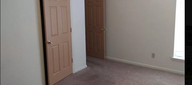 Building Photo - 3126 Tyndall Dr