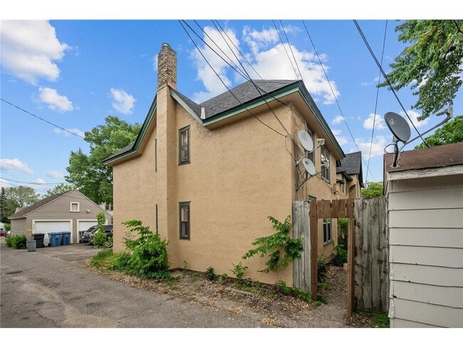 Building Photo - 3212 1st Ave S