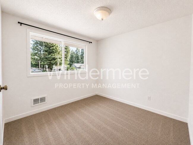 Building Photo - **Beautifully Updated 3-Bedroom Home in the Lake Symington Community**