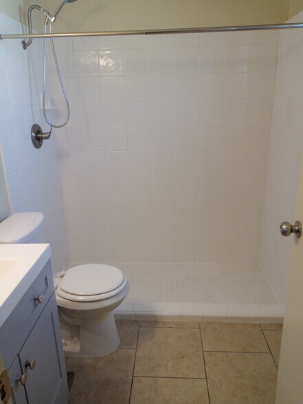 Building Photo - 244 N Westmoreland Ave