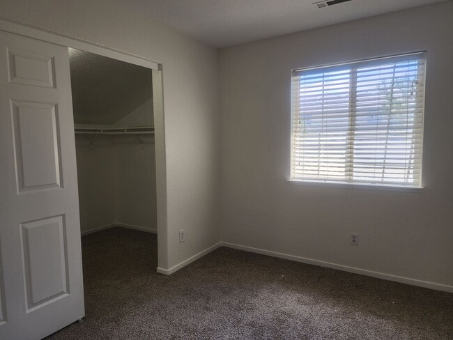 Building Photo - Cute 3 bedroom, 2.5 bath two story home wi...