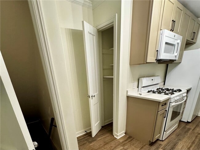 Building Photo - 153 Holmes Rd