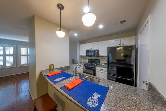 Building Photo - 70 Cokeberry Ct