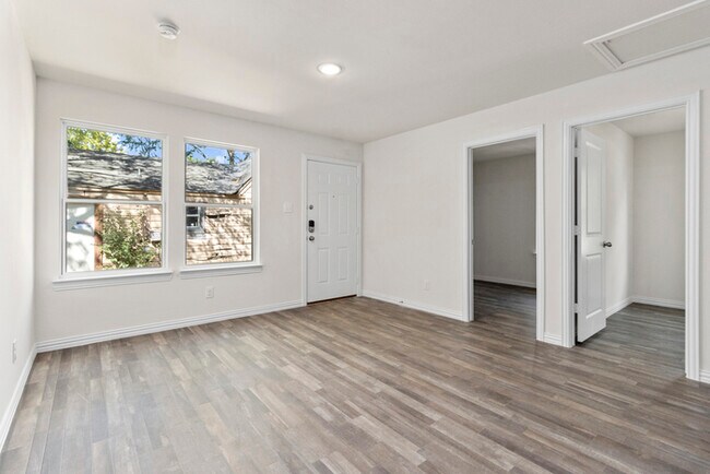 Building Photo - One Month FREE rent!