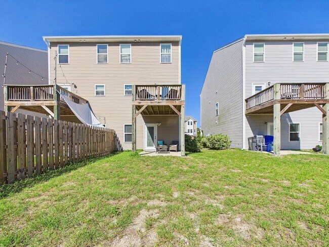 Building Photo - 703 Elton Ave