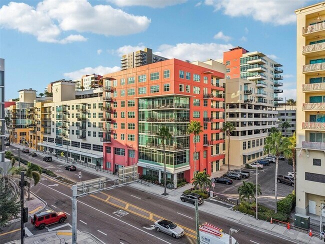 Building Photo - 1208 E Kennedy Blvd