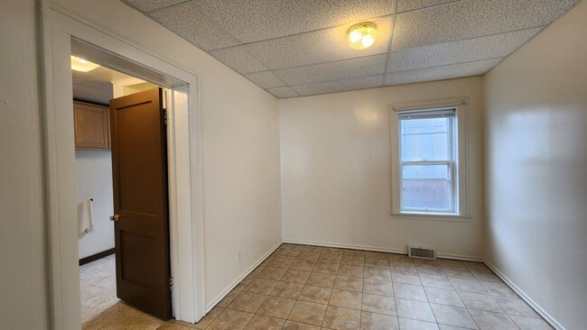 Building Photo - 405 E Spruce St