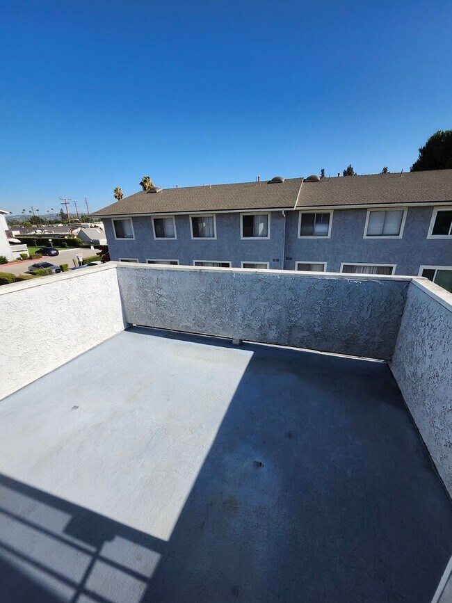 Building Photo - 1441 W Village Ln