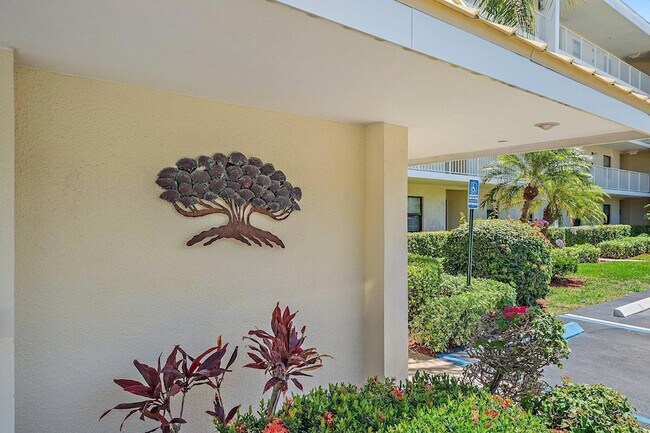 Building Photo - 300 N Hwy A1A