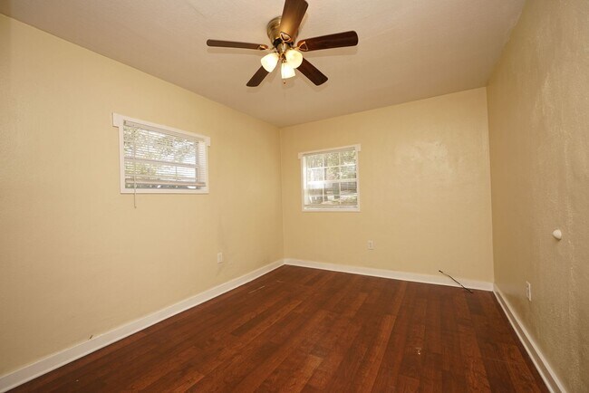 Building Photo - 503 McKinney St