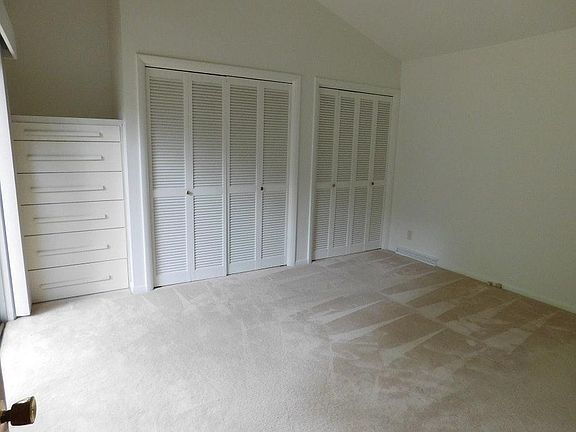 Building Photo - 205 Pell Cir