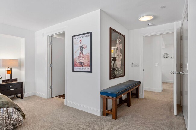 Building Photo - Large Updated SoMa Apartment!