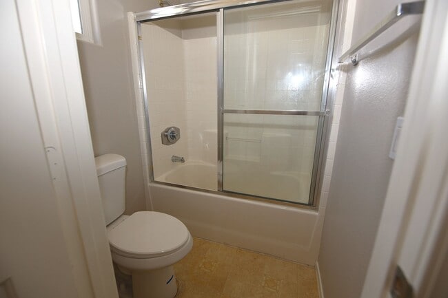 Building Photo - CLASSIC AND MOVE-IN READY 2 STORY HOME IN NORTH LAS VEGAS - 89031