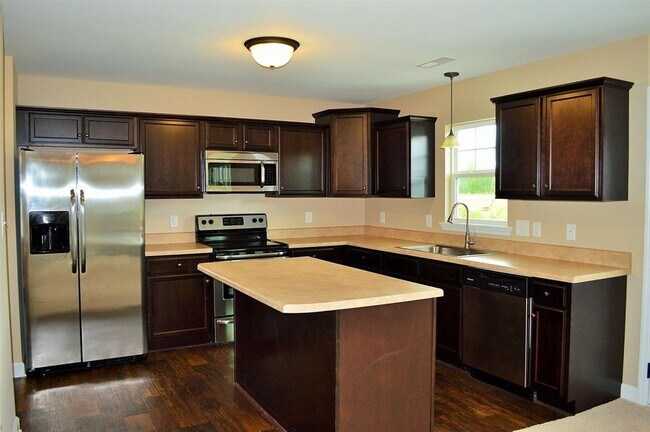 Building Photo - 105 Shallow Ct