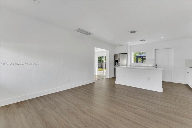 Building Photo - 2851 SW 66th Terrace