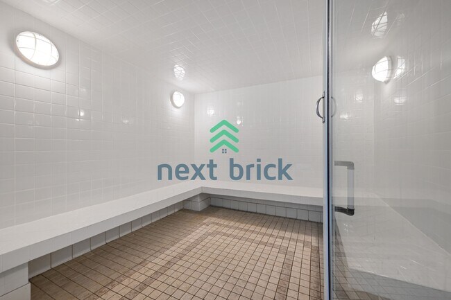 Building Photo - "Chic Urban Retreat: Stylish 1-Bedroom Condo in the Heart of Seattle!"