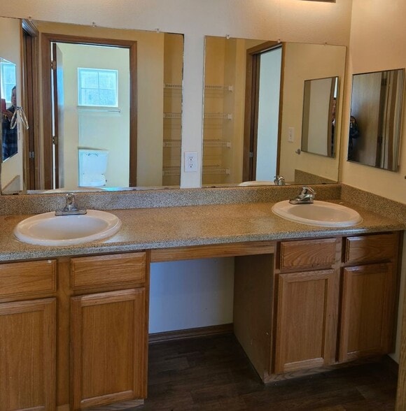 Building Photo - 1000 Diamond Dr