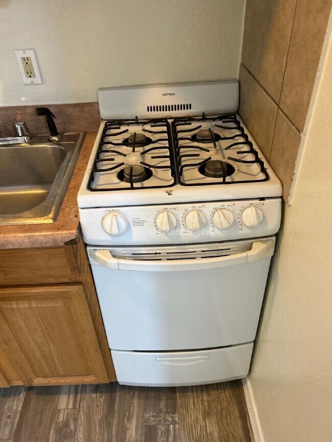 Building Photo - 401 14th St NW