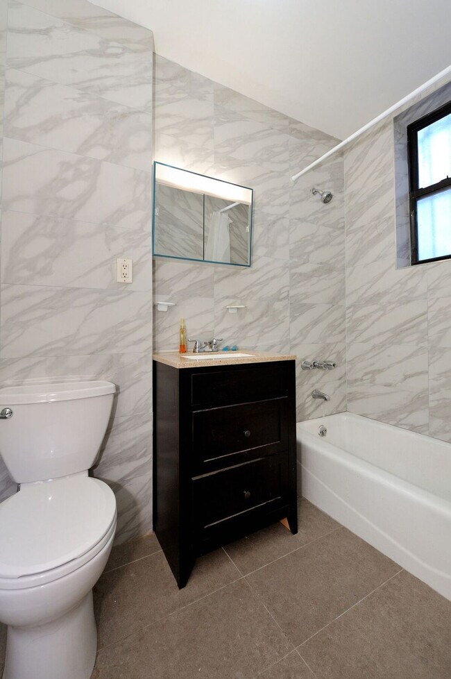 Building Photo - 478 9th Ave