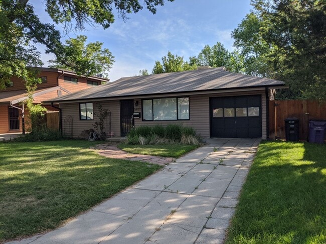 Building Photo - Virginia Village Home New Paint, Carpet, Blinds Backs up to Cherry Creek Trail