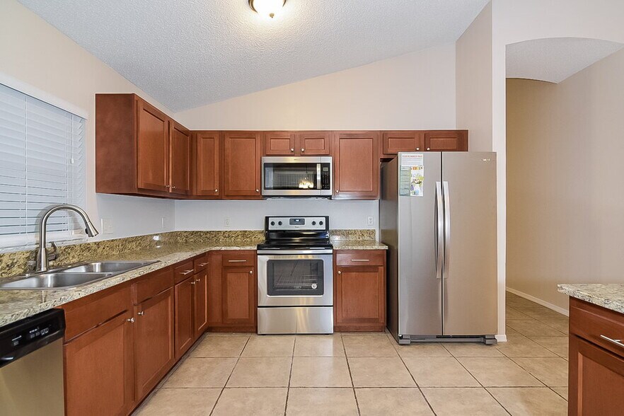 Building Photo - 1070 Corkwood Dr