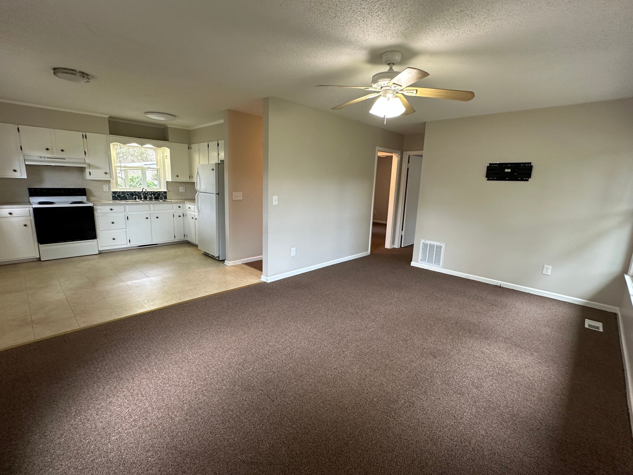 Building Photo - 78B Dries Dr