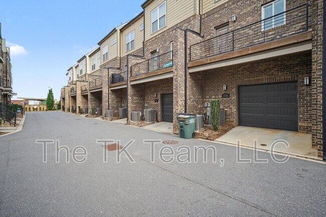 Building Photo - 2712 Grand Union Way