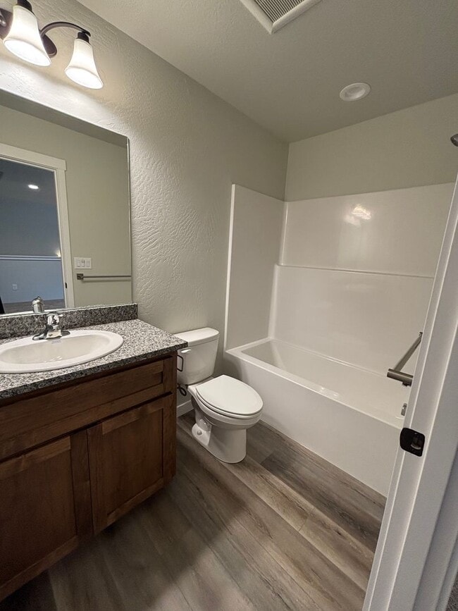 Building Photo - 6920-2t - 4738-4740 Gebhard